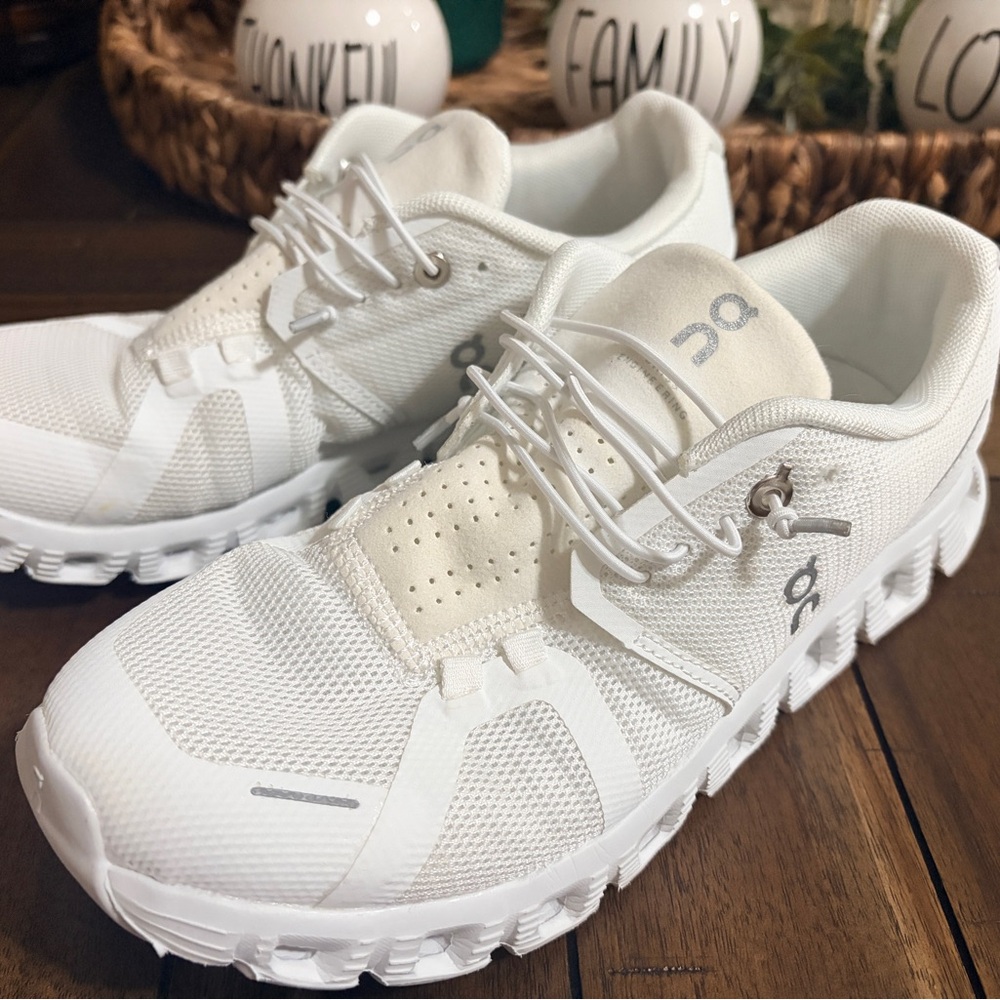 ON clouds Women's White Sneakers